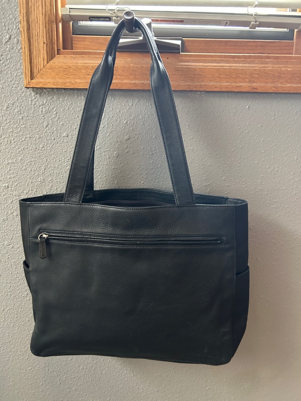 Fossil Black Leather Tote with Exterior Pockets - Picture 2 of 5